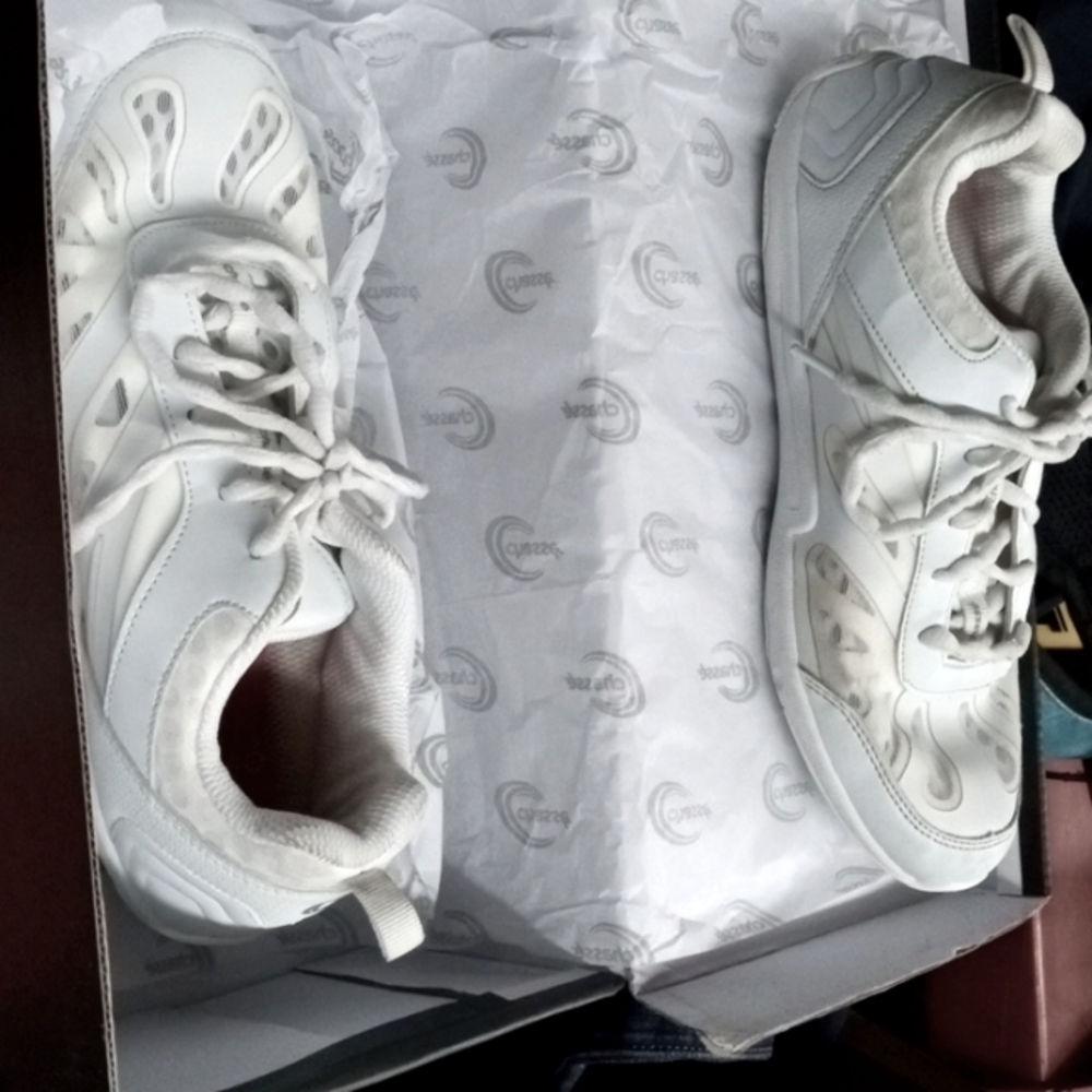 I am selling cheer shoes they're made for competitions!